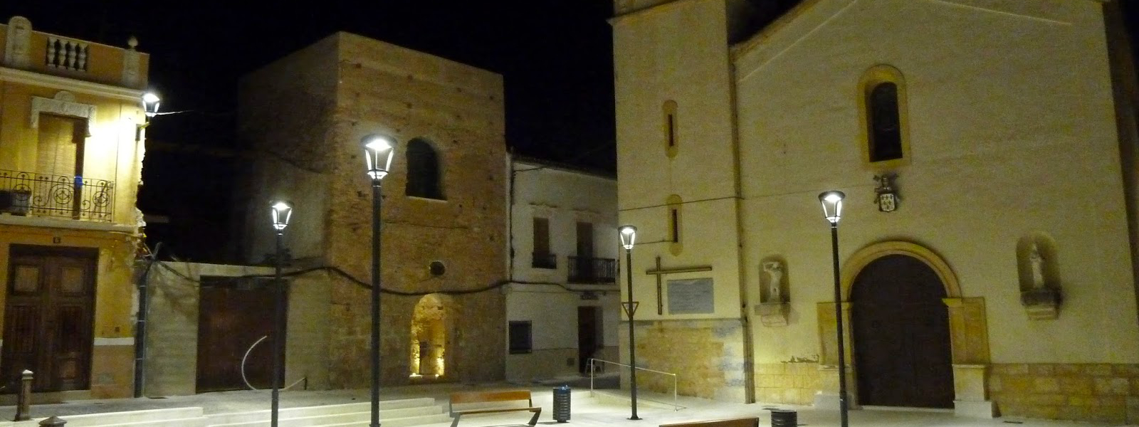 Plaza Juan Carlos y Palacio de los Milá